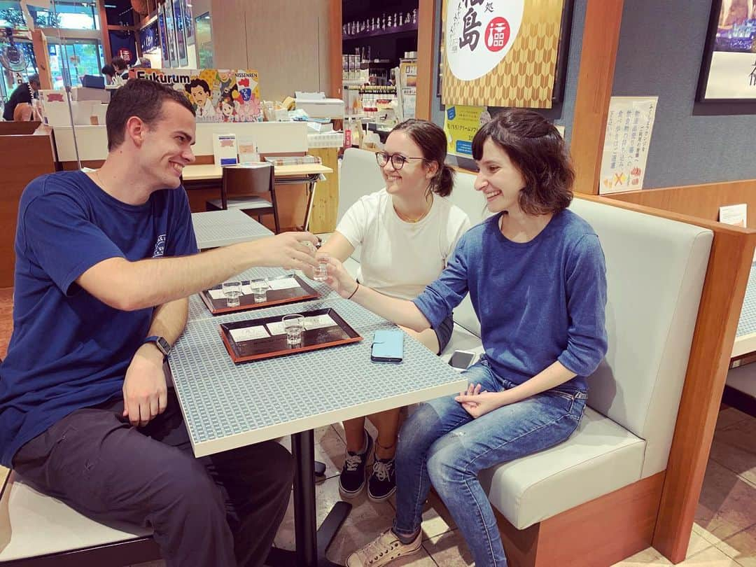 Rediscover Fukushimaさんのインスタグラム写真 - (Rediscover FukushimaInstagram)「A group of Fukushima University exchange students came to do a sake tasting at the Fukushima Products Promotion Center! They are currently making their way though samples of the 22 sake that won a gold award at this year’s Annual Japan Sake Awards. They were already looking pretty merry by the time I left them... (see last photo!)」7月5日 16時34分 - rediscoverfukushima