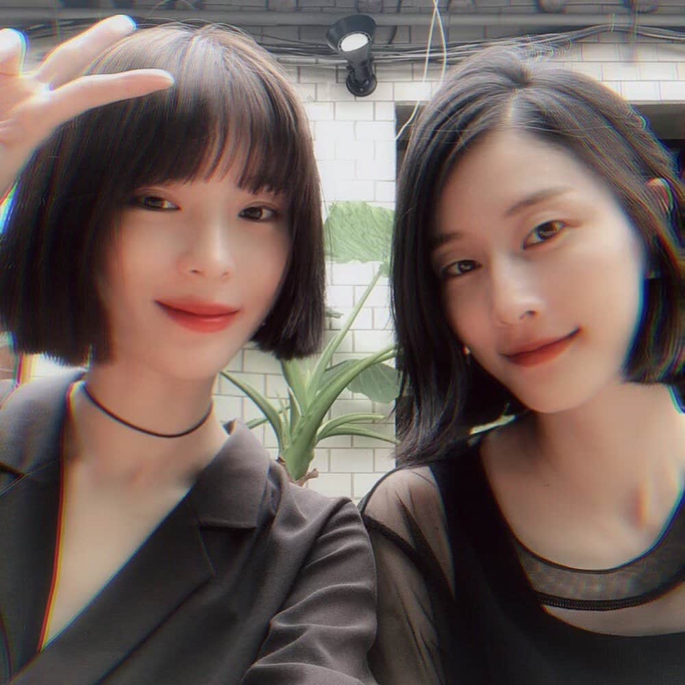 イ・ヒョニさんのインスタグラム写真 - (イ・ヒョニInstagram)「7월엔 익선동👭 우리가 좋아하는 계절☀️ 올때마다 많이 바뀌어 있는 동네👀」7月5日 16時30分 - lee.hyunyi