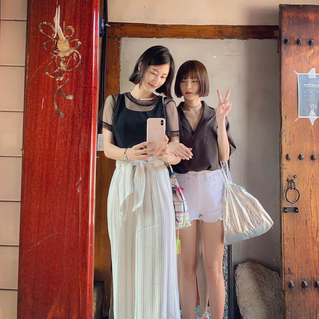 イ・ヒョニさんのインスタグラム写真 - (イ・ヒョニInstagram)「7월엔 익선동👭 우리가 좋아하는 계절☀️ 올때마다 많이 바뀌어 있는 동네👀」7月5日 16時30分 - lee.hyunyi