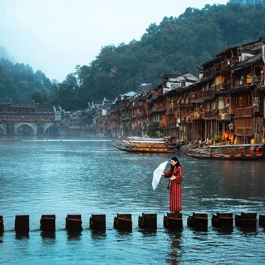 Discover Earthさんのインスタグラム写真 - (Discover EarthInstagram)「China looks like such a wonderful place to discover ! Which photo do you like the most ? Tell us bellow ! 🇨🇳 Share this with someone you would want to visit China with ! — 📍#DiscoverChina — 📸 Photos by @long.explorer」7月5日 16時41分 - discoverearth