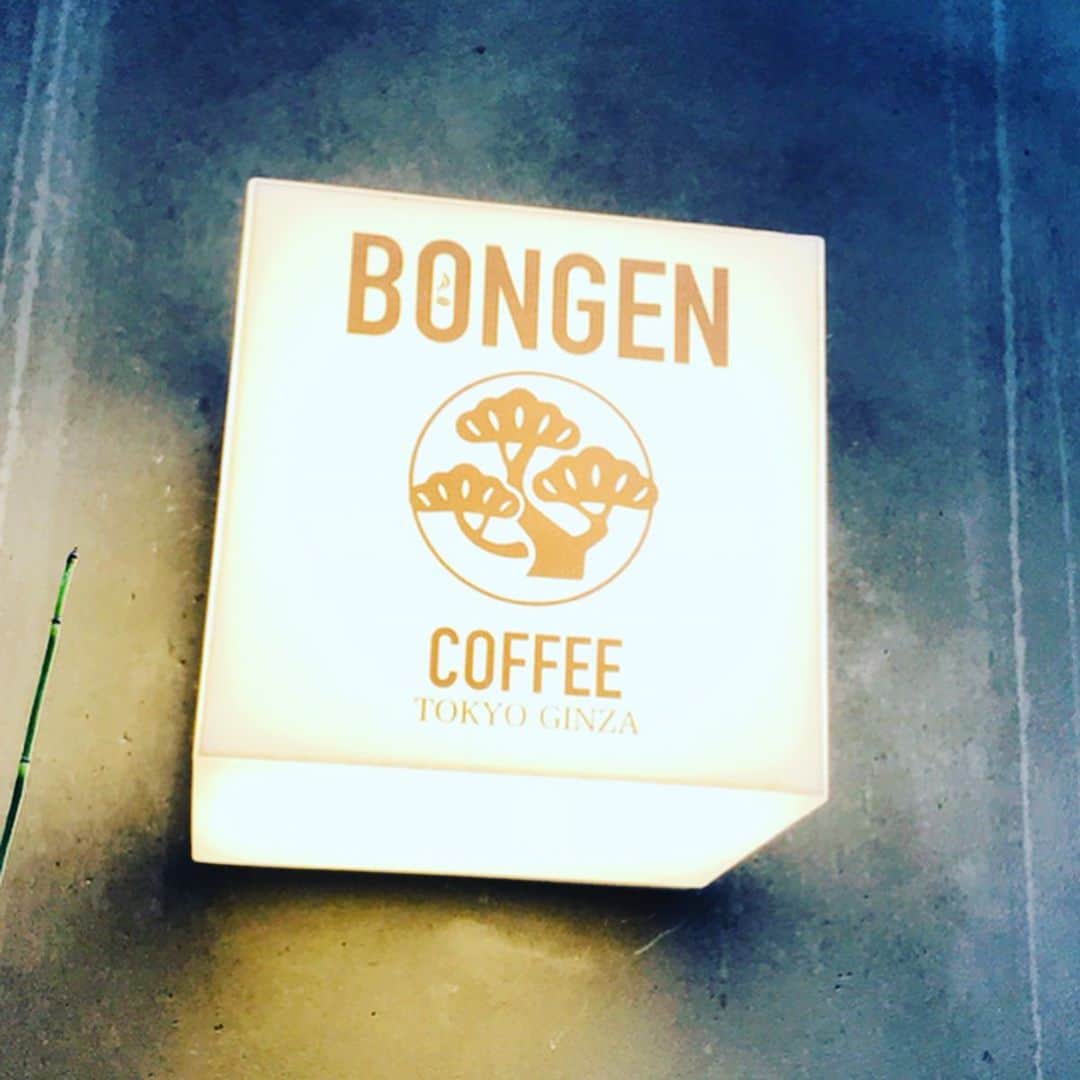 海保知里さんのインスタグラム写真 - (海保知里Instagram)「昨日、仕事の合間に事務所の社長とお茶の場所を探していた時に遭遇したのが、こちらのコーヒーショップ。和テイストでお団子とカフェラテ頂きました。肝心のコーヒーの写真を撮り忘れたのだけが残念😭また行こっと。 #海保知里 #bongencoffee  #カフェオレ美味しかった #素敵なお店発見」7月5日 16時37分 - chisato_kaiho