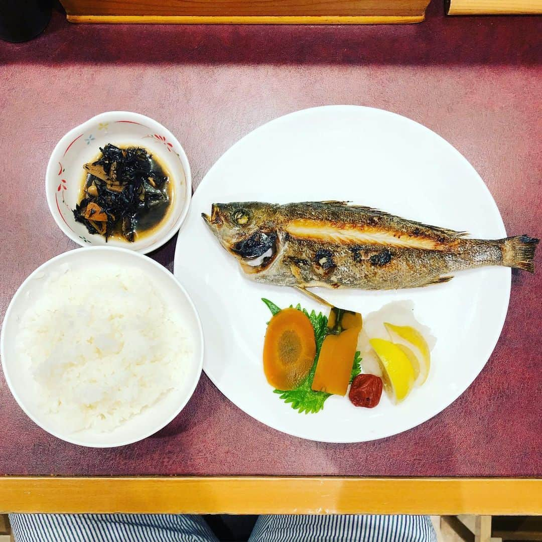 オカモト"MOBY"タクヤさんのインスタグラム写真 - (オカモト"MOBY"タクヤInstagram)「福岡・天神コア「味の正福」イサキ塩焼定食。最高。 #GrilledGrunt」7月5日 16時53分 - moby_scoobiedo