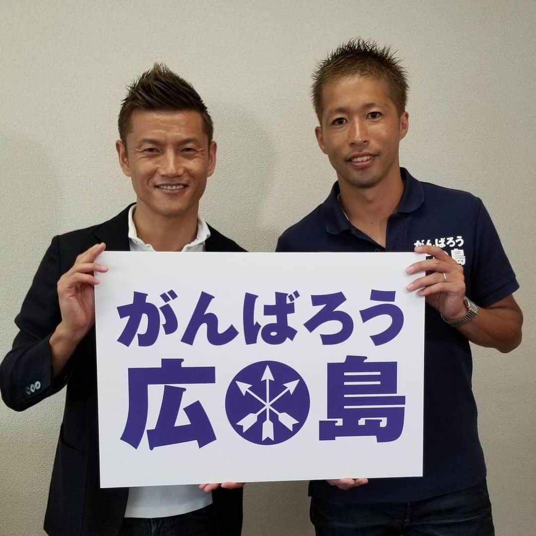 森崎浩司さんのインスタグラム写真 - (森崎浩司Instagram)「明日のセレッソ大阪戦⚽️の告知や復興支援の一環でJリーグOB(9名)と小学生100名とのふれあいサッカー、募金活動など、元日本代表でJリーグでも大活躍された播戸竜二さんとテレビ局をまわらせていただき、明日の話しを中心にさせていただきました📺😊ぜひスタジアムに観に来てね⚽️🏟 ランチはもちろんお好み焼きを一緒にいただきました😁  #播戸竜二 さん #RCCラジオ #テレビ新広島 #お好み焼き #ひらの #がんばろう広島」7月5日 16時56分 - koji.morisaki77