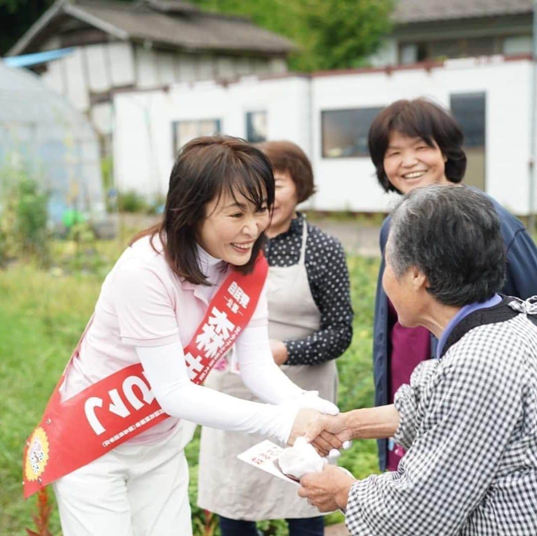 森まさこさんのインスタグラム写真 - (森まさこInstagram)「本日のスタートはいわき市三和町から。森まさこが子供時代過ごした祖父母宅もいわき市田人町の中山間地域。人口減少過疎化問題がライフワークです。ご地元の永山ひろえ市議とともに通信網の整備、高齢者の地域交通などにも取り組んでいます。  #森まさこ #ふくしまを守る #選挙 #参院選 #参議院選挙 #令和最初の選挙 #カメラのある選挙 #全力 #想い #福島 #故郷 #2019 #令和 #夏」7月5日 17時03分 - mori_masako_