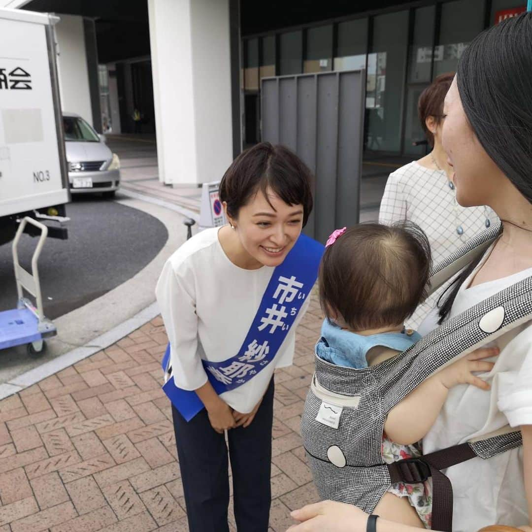 市井紗耶香さんのインスタグラム写真 - (市井紗耶香Instagram)「姫路駅にて。 . 兵庫選挙区挑戦の安田真理さん、 蓮舫さんと一緒に街頭演説会。 . 沢山の方々から激励の言葉を いただきました。 本当に、ありがとうございました！ . ※本日も白コーデでお揃いでした。 . #りっけん  #市井紗耶香」7月5日 17時12分 - sayakaichii