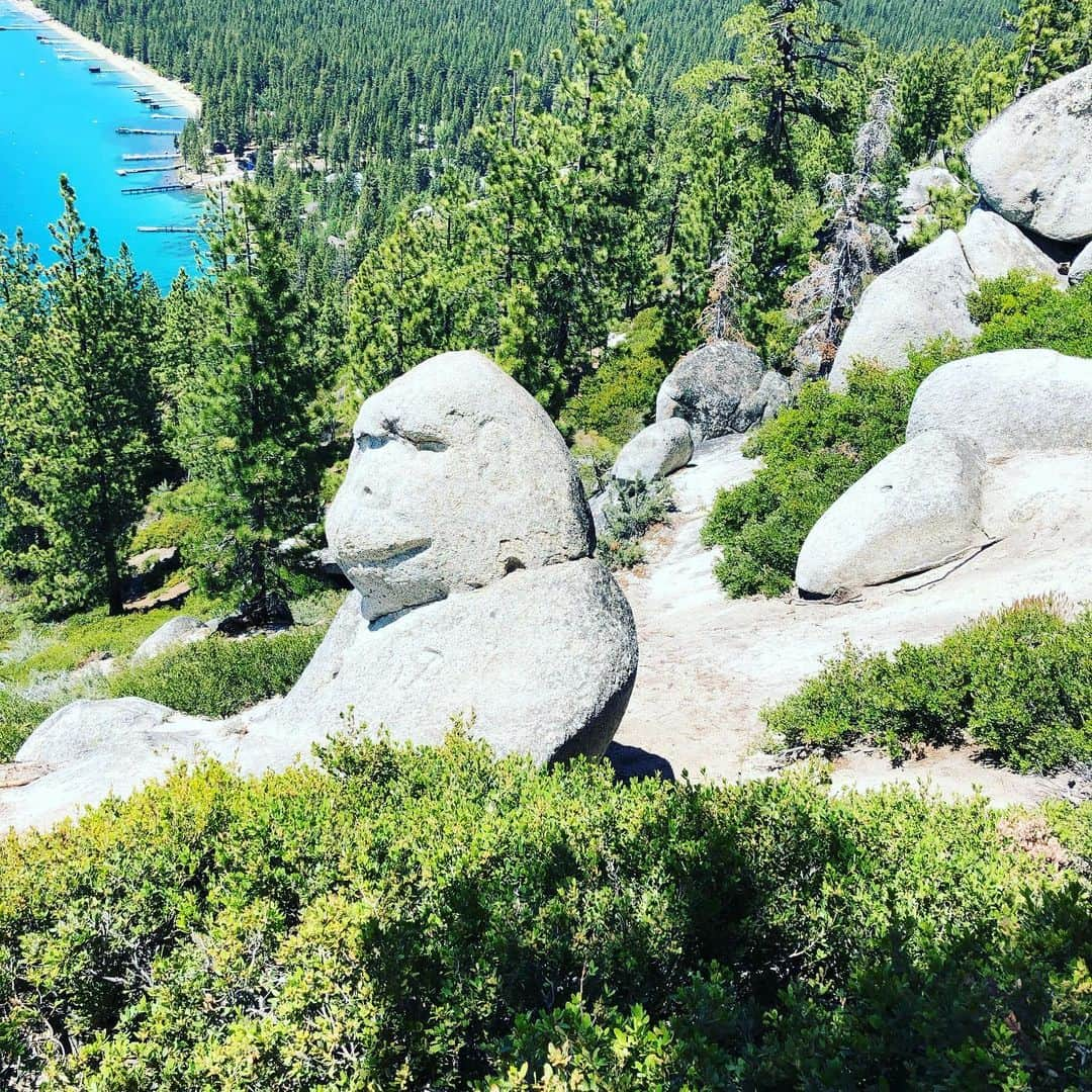 村主章枝さんのインスタグラム写真 - (村主章枝Instagram)「My friend,Monkey rock🐒😂 Lake Tahoe. @_lukechristie  @xhaleighx @devin_teer  #memories  #laketahoe」7月5日 17時22分 - fumie.suguri