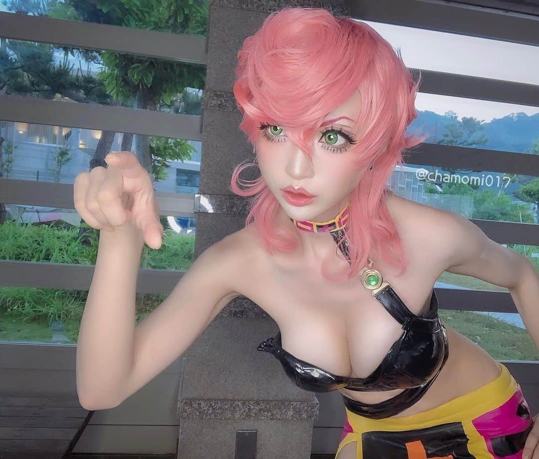 華密美琉さんのインスタグラム写真 - (華密美琉Instagram)「#jojocosplay #jojocos #トリッシュ #jojosbizarreadventure #黄金の風 #ventoaureo #jjba #トリッシュウナ  ブチャラティグラッツェ!!ゴールドエクスペリエンスレクイエムが……ジョジョ最終回が近いですね😭 ツイートはこちら💁‍♀️ https://twitter.com/chamomi017/status/1147203356802158592?s=21 #ジョジョコスプレ #ジョジョコスプレイヤー #ジョジョの奇妙な冒険 #ジョジョの奇妙な冒険黄金の風 #黄金の風を感じた #ジョジョコス #ジョジョ5部 #ジョジョ好き #ジョジョラー #コスプレイヤー自画撮り部 #cosplay  #costume #手作り #手作り衣装 #コスプレ #コスプレイヤー 「あれはジョルノのレクイエム(鎮魂歌) 『ゴールド・エクスペリエンス・レクイエム 』！ 『ゴールド・E』は『矢のパワー』の 『先』に 行ったわ！！」 コスプレ/トリッシュ・ウナ ジョジョの奇妙な冒険 第5部 黄金の風 🌼🌼🌼🌼🌼 ツイートはこちら💁‍♀️ https://twitter.com/chamomi017/status/1147178967117336577?s=21 「『矢』は永遠にジョルノのものだわッ！ 『ボス』なんかにはもう『あの矢』を 手にすることなんか絶対に できないッ!!」 コスプレ/トリッシュ・ウナ ジョジョの奇妙な冒険 第5部 黄金の風 #ジョジョ #GIOGIO #jojo_anime 🌼🌼🌼🌼🌼 「あとは………ジョルノ… まかせたぞ………………」 コスプレ/ブローノ・ブチャラティ https://twitter.com/chamomi017/status/1147186349524414464?s=21 🌼🌼🌼🌼🌼」7月6日 4時19分 - chamomile_chami