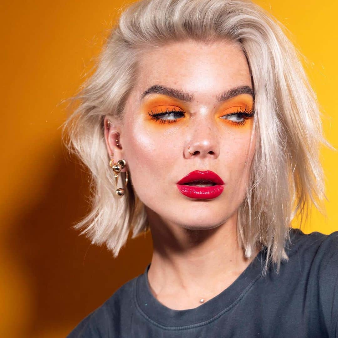 Linda Hallbergさんのインスタグラム写真 - (Linda HallbergInstagram)「A pop of orange on my eyes using @natashadenona Sunrise Palette & @ardellbeauty Wispies lashes. And a pop of pinkish red on my lips using @lindahallbergcosmetics Anger Mood crayon & fantstick Lipstick in Pop 💄 #lindahallberg #makeup #mua」7月6日 2時48分 - lindahallberg