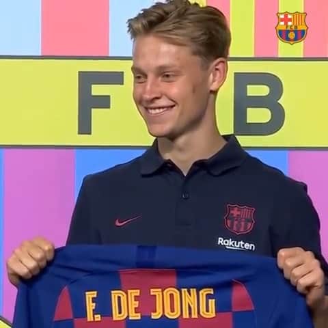 のインスタグラム：「@frenkiedejong’s first day at @fcbarcelona」