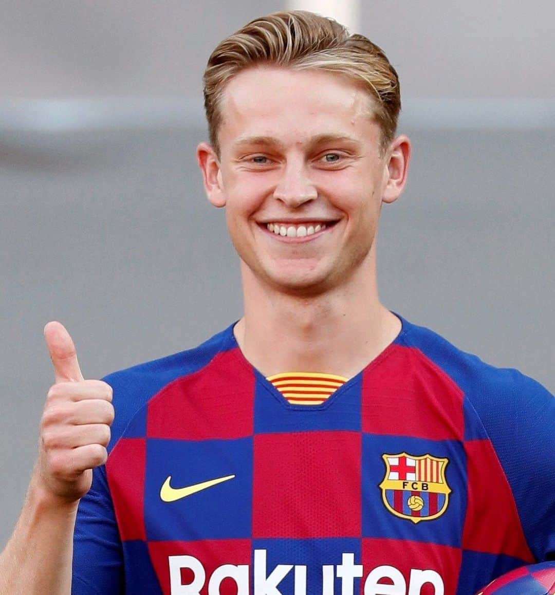 LFPさんのインスタグラム写真 - (LFPInstagram)「A happy man! 😄👍🏻 💙 @frenkiedejong ❤️ 🔝 @fcbarcelona 🔝 • #DeJong #Barça #LaLigaSantander #LaLiga #LaLigaTransfers」7月6日 2時50分 - laliga