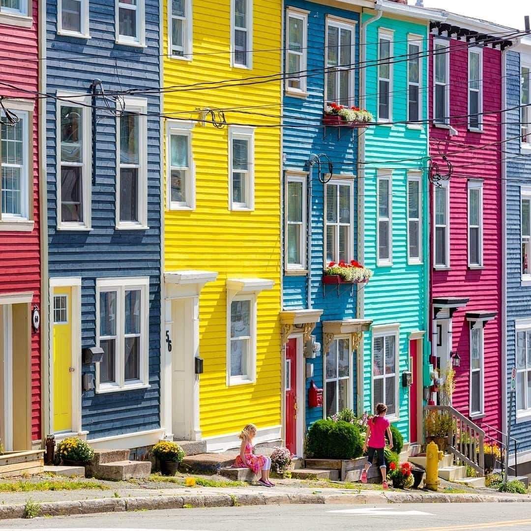 Travel + Leisureさんのインスタグラム写真 - (Travel + LeisureInstagram)「The charismatic capital city of Newfoundland and Labrador is the ideal mix of urban sophistication and small-town friendliness. Read about Canada's easternmost province at our link in bio! #tlpicks courtesy of @newfoundlandlabrador」7月6日 3時00分 - travelandleisure