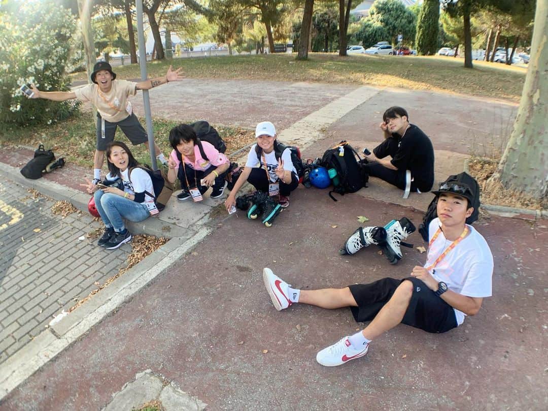 安床武士のインスタグラム：「Everybody go to Semi-Finals🇯🇵✨✨ 日本チーム全員予選通過しました！！ 明日の準決勝も全力で！ 女子 @chihiro_azuma 2位 @misaki._.katayama 5位 @suzuca2017 6位 男子 @yutogoto 6位 @ryu_town 22位 @aoi_iwama0903 24位 #WRG2019 #rollerfreestyle #inlineskate #Rollerblading #teamJapan #インラインスケート #JISA」