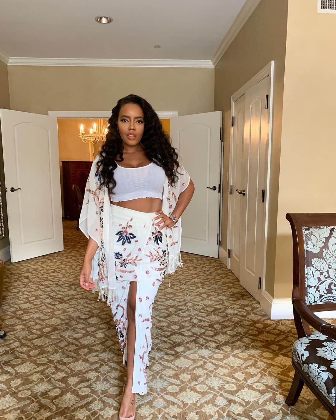 Angela Simmonsさんのインスタグラム写真 - (Angela SimmonsInstagram)「New Orleans Hello 👋🏾 Touch Down ! Ready to get to it ! Headed to my @cricketwireless panel 💗 @yummyextensions #yummyextensions #yummygirl」7月6日 3時20分 - angelasimmons