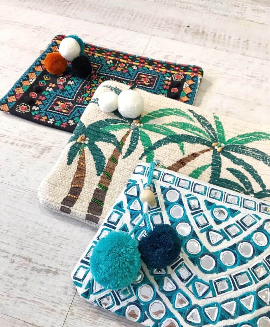 スターメラのインスタグラム：「Star Mela clutches are your best company! @thedrstalbans ⭐️IZNA CLUTCH ⭐️NEYSA CLUTCH • • • • • • • • • • • • #starmelauk #starmelabags #summersale#onlinesale#sale#love#jadore#puches#embroidery #trending #instafashion #etnicchic #beads#travepouch #palmtrees #mirror#traditionalembroidery #mystarmela#thursday #fridaymood #fridayvibes #」