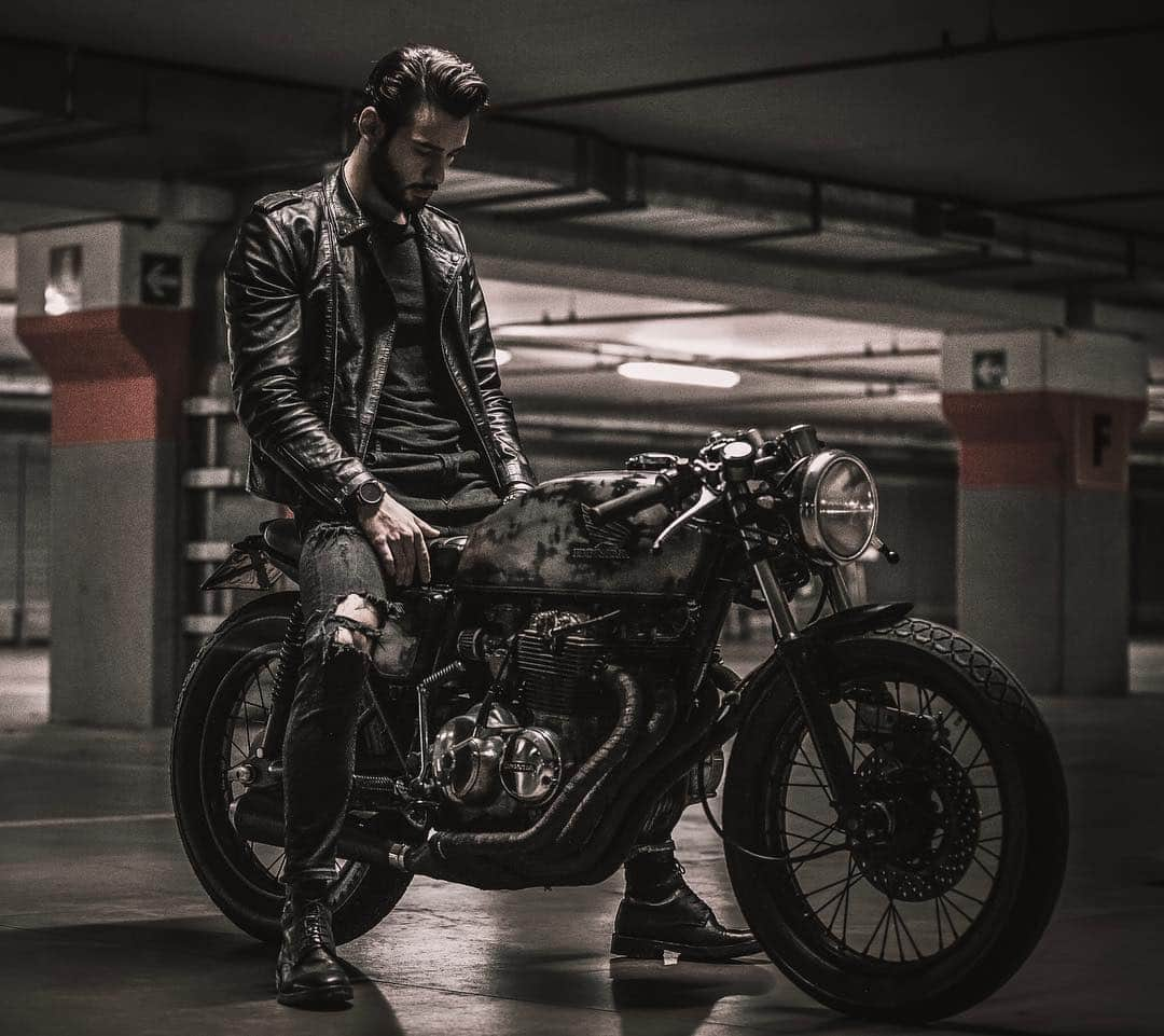 epidemic_motorsさんのインスタグラム写真 - (epidemic_motorsInstagram)「♠️ @mat_giova  ________________________________________________________ 📸: @danieleragazzini  ________________________________________________________  #cb400 #caferacer #instamoto #brat #motorbike #custom #buildnotbought #handmade #subway #vintage #industry #rush #industrial #menstyle #menwear #bearded #design #industrialdesign #tuscany #italy #underground #classicbike #oldschool #gentleman #beard #beardman #beards #motorcycle #beardstyle #freedom  ________________________________________________________」7月6日 3時16分 - epidemic_motors