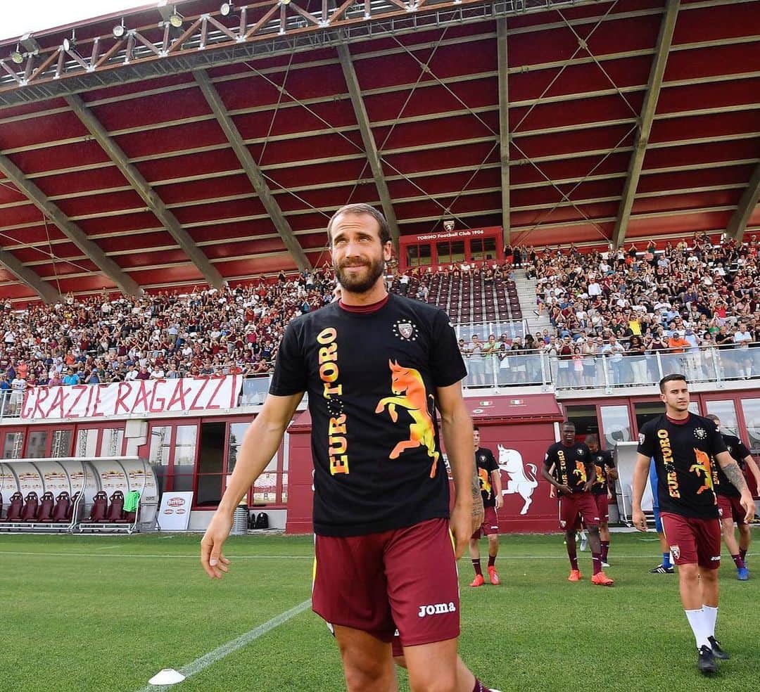 ロレンツォ・デ・シルヴェストリのインスタグラム：「Si ricomincia! 💪🏻 🐂 🔥  #Torino #training #ilovethisgame」