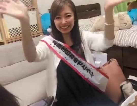 杉山由紀子のインスタグラム：「ありがとう✨🎁✨ * さきほど 7月6日33thバースデー迎えました✨ * これはゆきの、あすか、ゆうかちゃんが✨ まさかの前日にサプライズしてくれた幸せな動画に写真💞 * 嬉しすぎる🤣 * そして楽しすぎる🤣 * カレーが一気にお祝いモード🤣🤣 * 最高かっ💞 * * ほんといつも皆に元気もらってます✨ * ありがとう💞💞💞 * みんなーついてこいよー💗(おかざきななさん風に笑) * ほんとにずーーーっとこんな大笑いしてる人生にしてこーね✨ * * そしてたくさんのメールいただいてるみなさんありがとうございます🙏✨ * 本当にいつもフォローしていただいてるみなさんにも感謝しております✨ * * #BD #ありがとう #幸せ #友達 #みんなに感謝 #おうちごはん #ホテルカレー #料亭風唐揚げ #手作りケーキ #どれも美味 #誕生日」