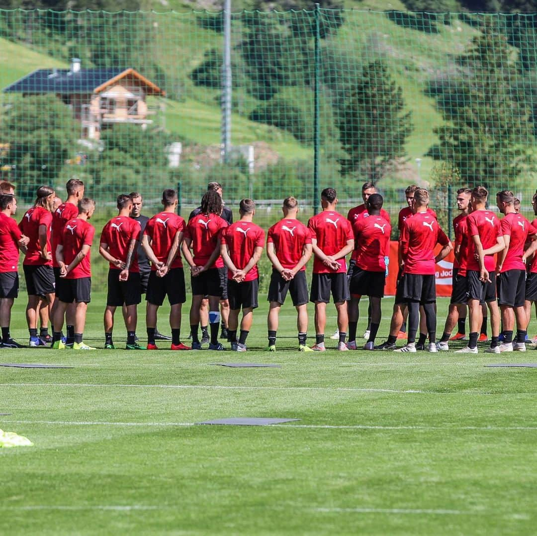 FCインゴルシュタット04さんのインスタグラム写真 - (FCインゴルシュタット04Instagram)「➡️ SWIPE ⬅️ Ein intensiver erster Tag im #Schanzer Trainingslager ist geschafft ⚽️🔥✔️ Die Bedingungen sind top & wir freuen uns schon jetzt auf die kommenden Tage unter dem Motto #Vallesgeben 💪🖤❤️ . . #gitschbergjochtal #vals #südtirol #partner #mountains #summer #Trainingslager #training #trainingcamp #preparation #Vallesgeben #Valles #Italy #riopusteria #Gitschberg #Jochtal #workhard #getready #3Liga #zeigtsuns #Fu3ball #immerweiter #instatravel @gitschberg.jochtal」7月6日 3時26分 - dieschanzer