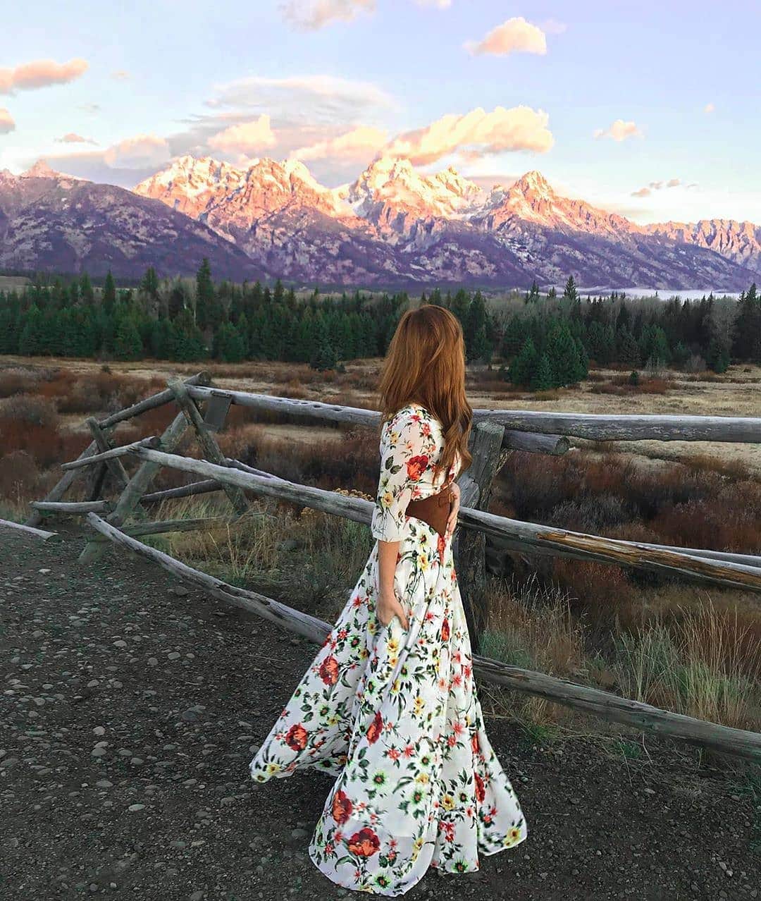 ユミキムさんのインスタグラム写真 - (ユミキムInstagram)「Natural beauty.  Wherever your destination, we have the perfect dress.  #ykmyway #majestic #mountains #jacksonhole #holidayweekend #YumiKim」7月6日 3時30分 - yumikim