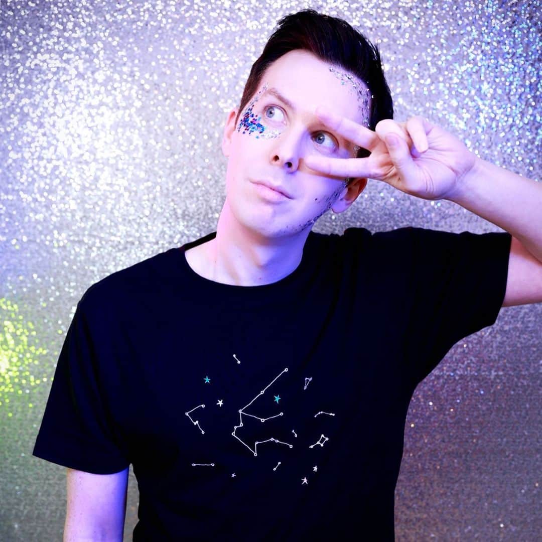 フィル・レスターのインスタグラム：「New merch collection on the AmazingPhil Shop - SPACE EDITION 🚀  Constellation t-shirt, scented Aquarius candle, pastel planet mirror and slightly odd planet socks!  I have always been obsessed with the mysteries of space, and what would be out there in the endless expanse of the universe! Galaxies, stars and planets have always seemed beautiful to me and I was so excited to do some celestial-themed merch.  Worldwide: http://www.amazingphilshop.com  USA: http://us.amazingphilshop.com  AUS: http://au.amazingphilshop.com」