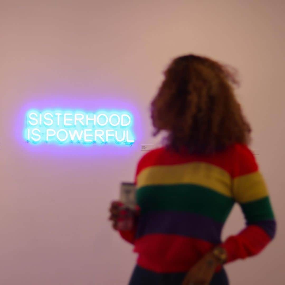 ケリスのインスタグラム：「Stay focused & stick together ✊🏽」
