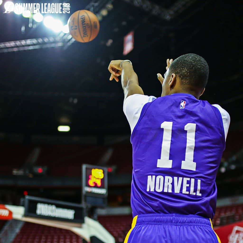 Los Angeles Lakersさんのインスタグラム写真 - (Los Angeles LakersInstagram)「All warmed up in the desert 🏜」7月6日 4時09分 - lakers