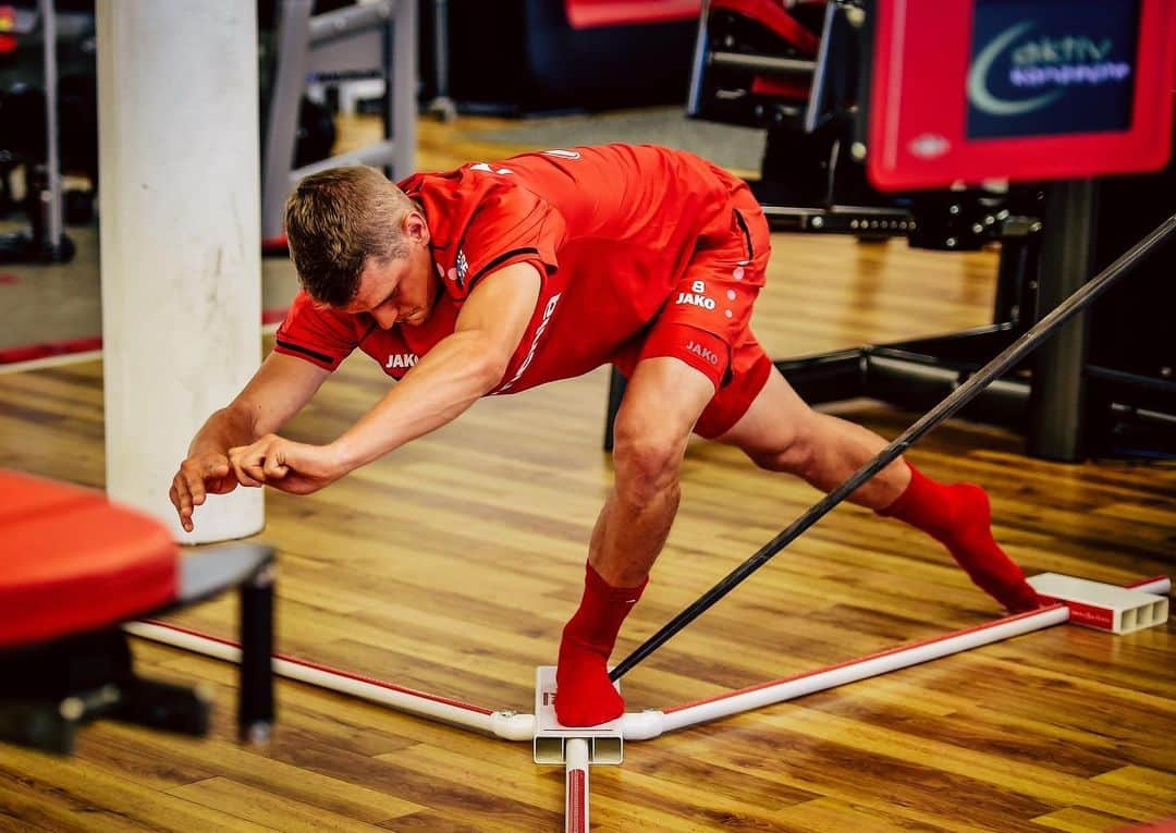 バイエル・レバークーゼンさんのインスタグラム写真 - (バイエル・レバークーゼンInstagram)「Performance diagnostics at the #BayArena! 💪😅 #KieserTraining #Bayer04 #Werkself #preseason」7月5日 19時14分 - bayer04fussball