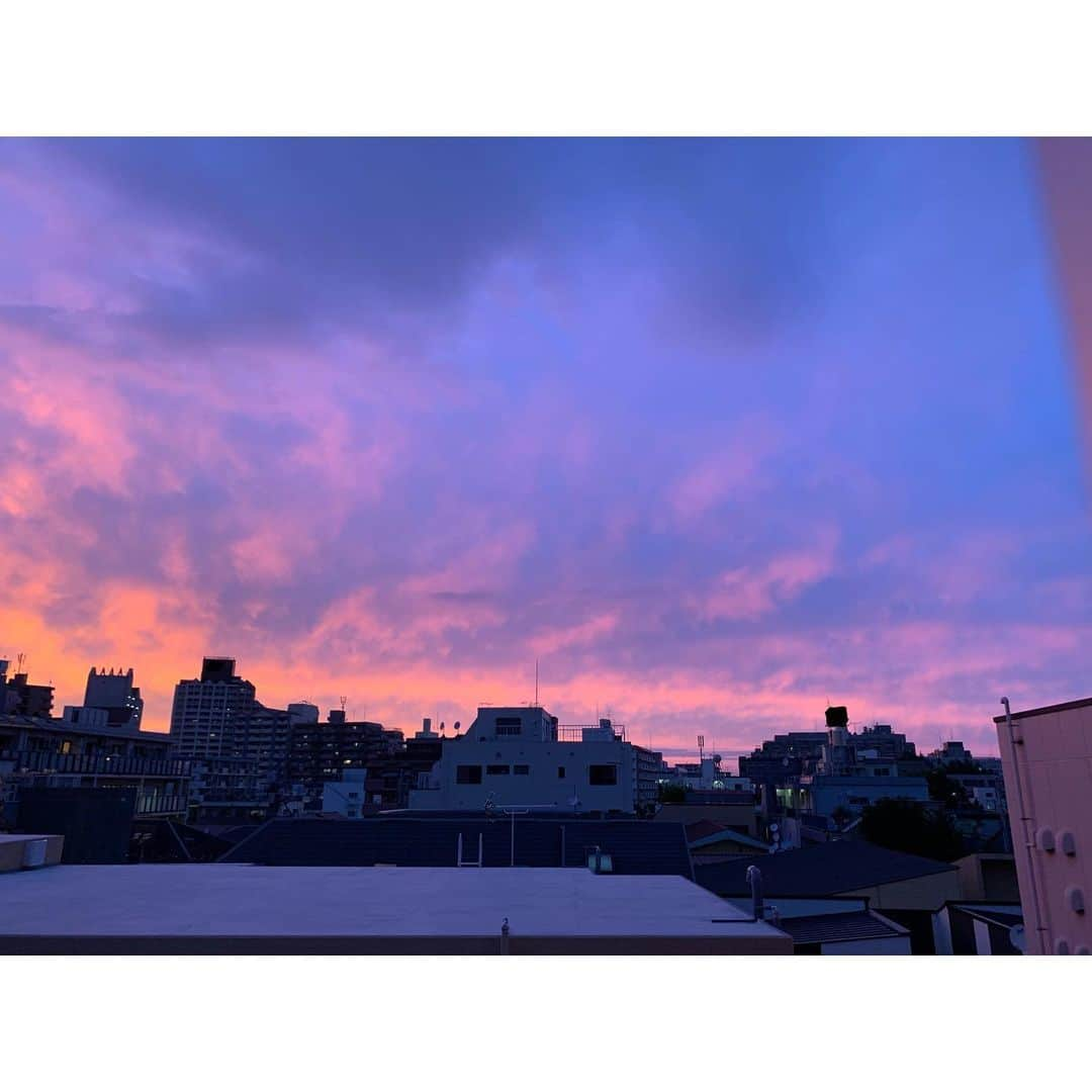 HRK（ハル）さんのインスタグラム写真 - (HRK（ハル）Instagram)「夕焼けめっちゃ綺麗やったからあげるー🌇 #夕陽 #夕焼け #Japan #tokyo」7月5日 19時16分 - hrkharu