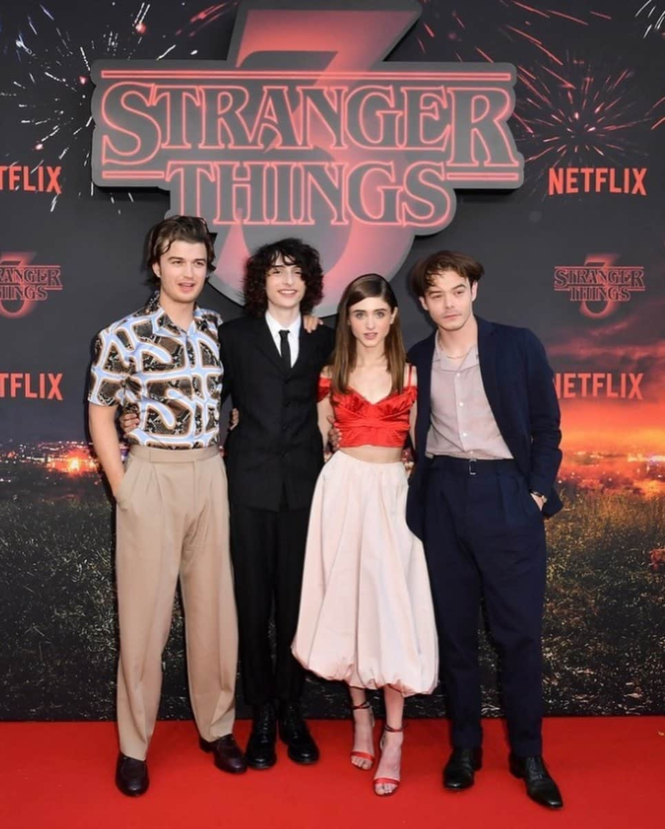 ナタリア・ダイアーさんのインスタグラム写真 - (ナタリア・ダイアーInstagram)「🇫🇷💋 paris premiere - merci pour tout l’amour! #strangerthings3」7月5日 19時25分 - nattyiceofficial