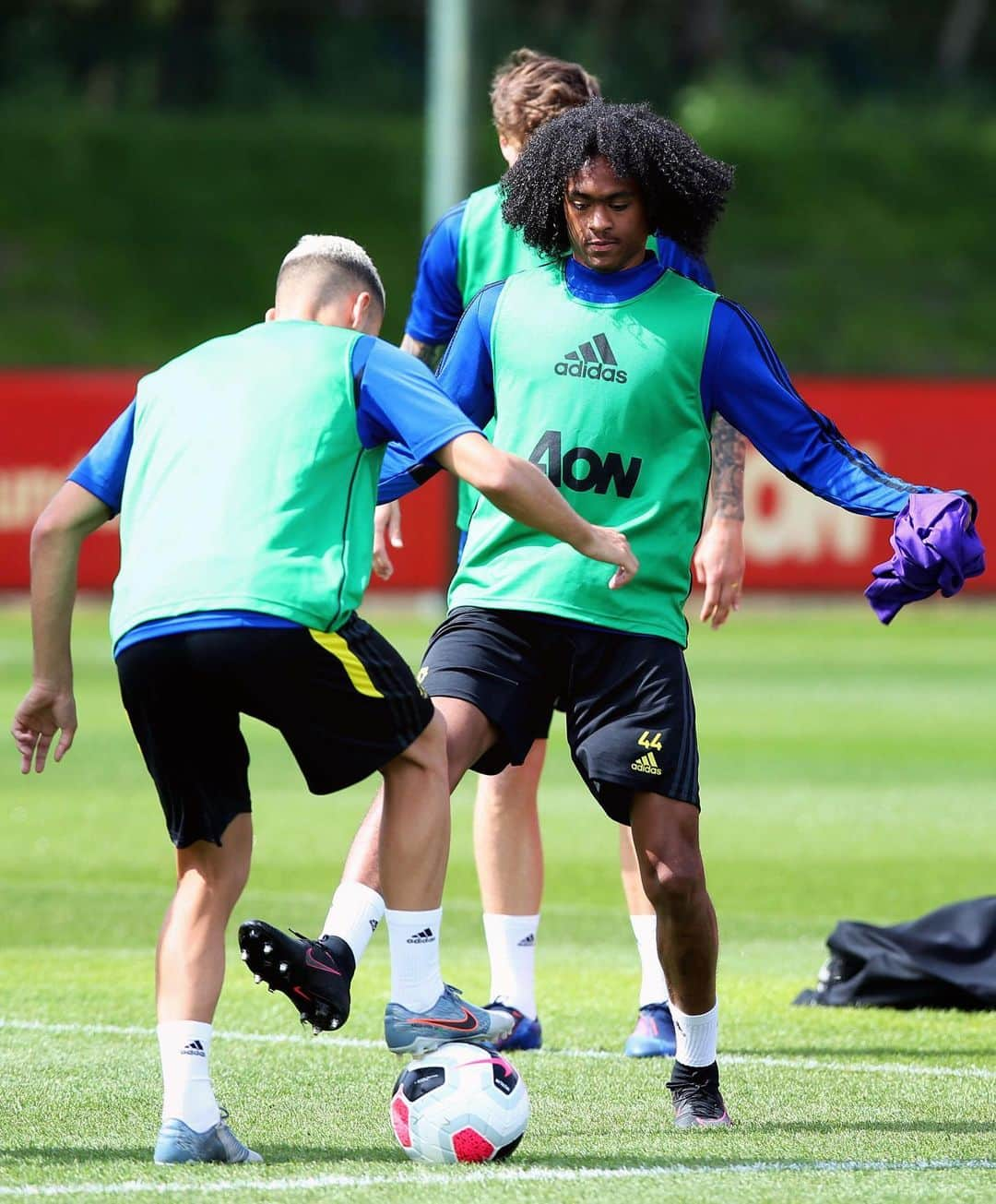 マンチェスター・ユナイテッドさんのインスタグラム写真 - (マンチェスター・ユナイテッドInstagram)「☀️ Working hard in the sun! 😄 #MUFC」7月5日 19時36分 - manchesterunited