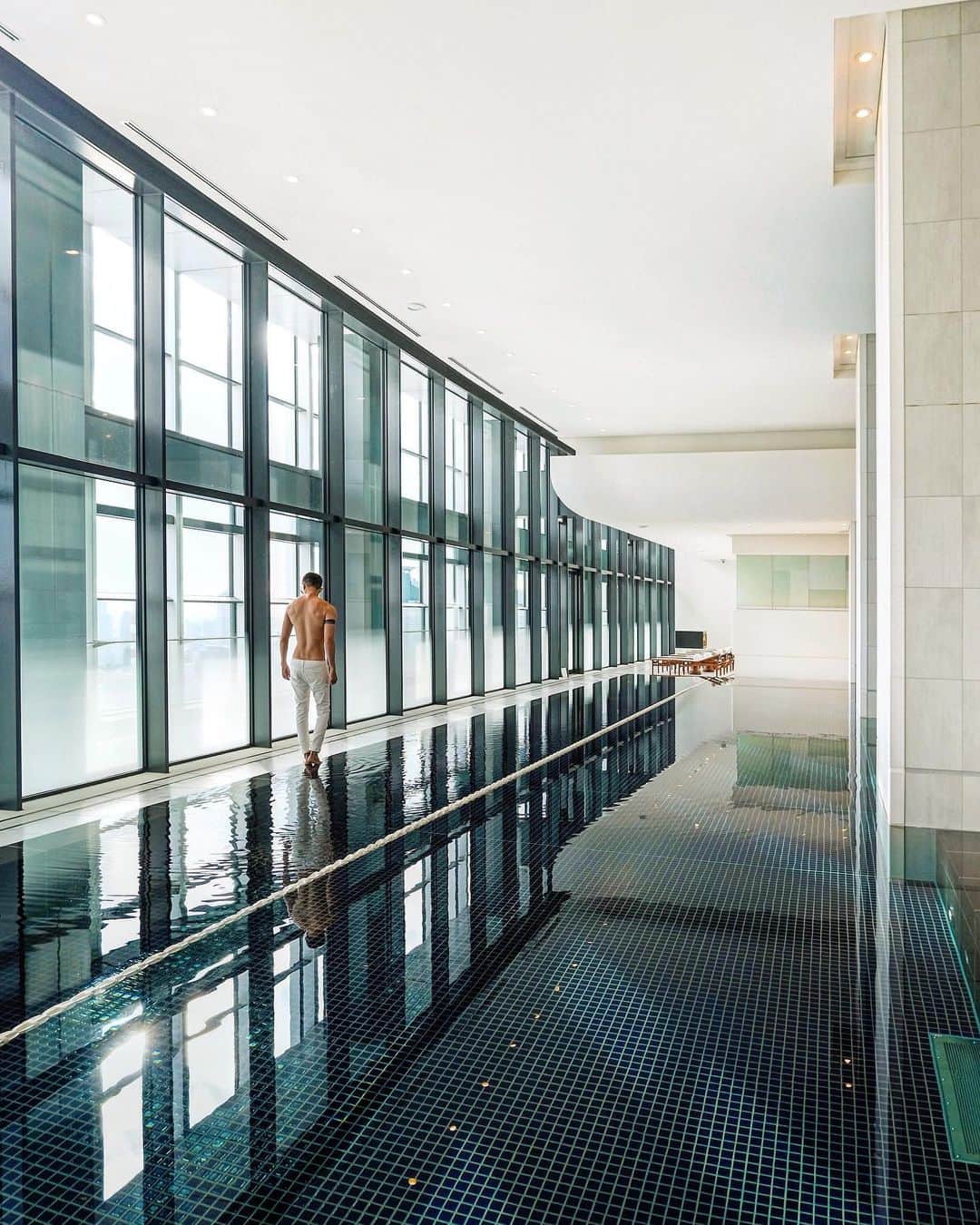 のインスタグラム：「Take a dip above the clouds at 37th floor AO Spa & Club 🌟 #friday #pooltime . 📸 Thanks to @bennyjurdi」
