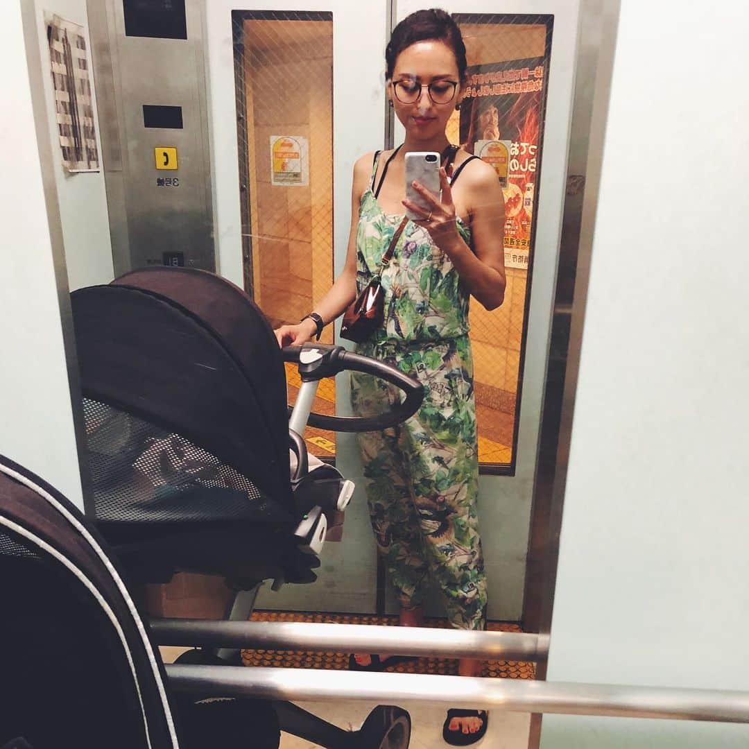 尾形沙耶香さんのインスタグラム写真 - (尾形沙耶香Instagram)「#outfit  #elevatorselfie 🤳🏻」7月5日 19時35分 - sayakaogata