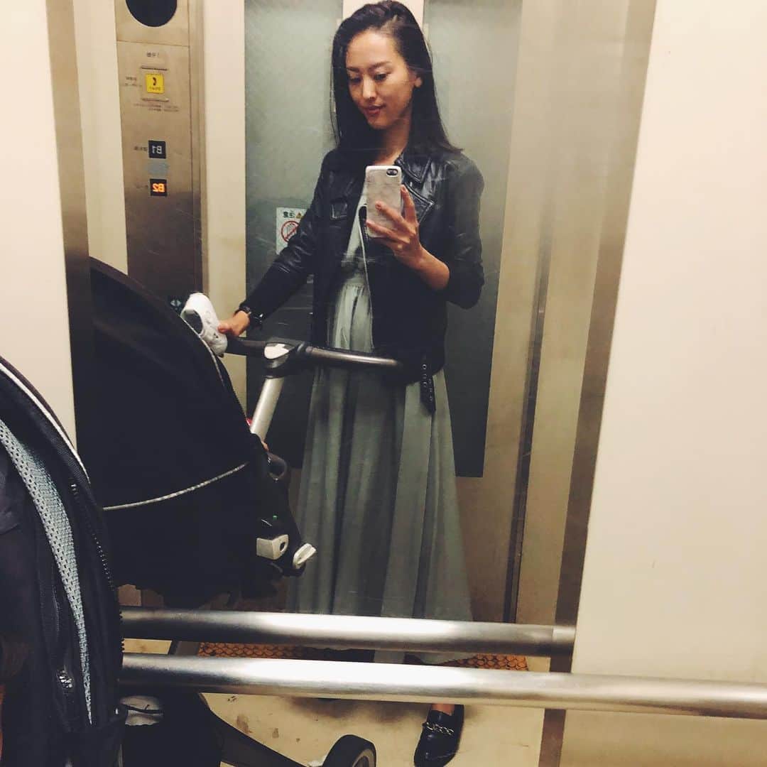 尾形沙耶香さんのインスタグラム写真 - (尾形沙耶香Instagram)「#elevatorselfie  #ジョージと私」7月5日 19時46分 - sayakaogata