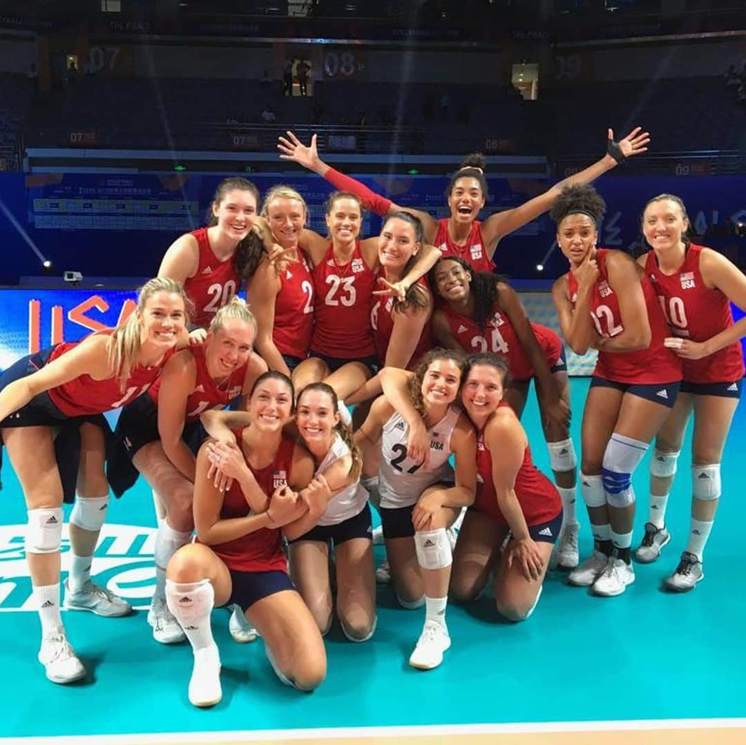 USA Volleyballさんのインスタグラム写真 - (USA VolleyballInstagram)「@usavwnt defeated Brazil 3-1 and heads into Saturday's @FIVBVolleyball #VNL semifinals as the top seed from Pool B. Jordan Thompson paved the way with 33 points in the victory. Visit usavolleyball.org for the match recap.」7月5日 19時51分 - usavolleyball