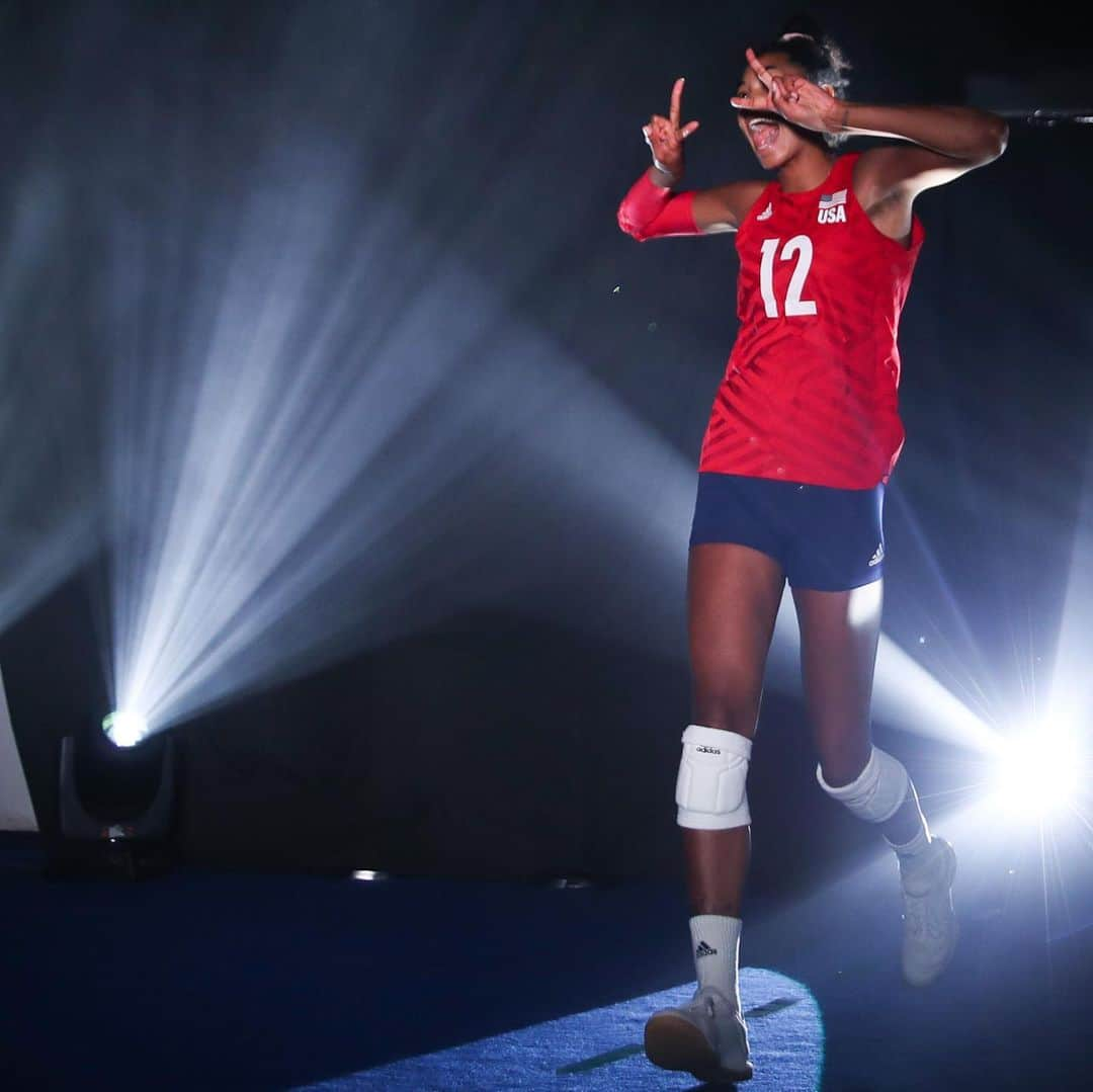 USA Volleyballさんのインスタグラム写真 - (USA VolleyballInstagram)「@usavwnt defeated Brazil 3-1 and heads into Saturday's @FIVBVolleyball #VNL semifinals as the top seed from Pool B. Jordan Thompson paved the way with 33 points in the victory. Visit usavolleyball.org for the match recap.」7月5日 19時51分 - usavolleyball