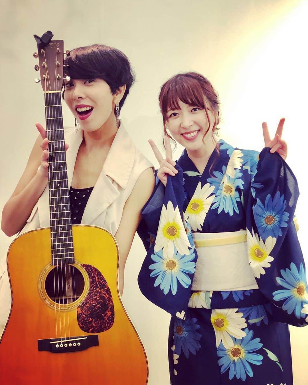 のインスタグラム：「名古屋の元気印、白井奈津ちゃん @shirai_natsu ちゃんとフレーフレー、公開生放送 from栄LACHIC! ありがとうございました！  8/11(日) Sunset Blueでのリリースパーティー名古屋編は、Zippiesリスナーさん2組4名さまご招待😊特別「応援」する事に。この夏頑張ること書いて、HOORAY HOORAY FRIDAYにご応募くださいね！来週金曜の番組で白井奈津ちゃんが選んでくれます。私のライブ初めての方も遠慮なく！もてなすぞ👍  奈津ちゃん、ありがとう😊よろしくお願いします🎊 #zipfm #フレフレフライデー」