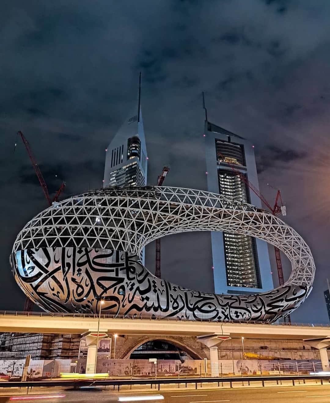 ドバイのインスタグラム：「The Museum of the Future #Dubai 📷:@talshameet」