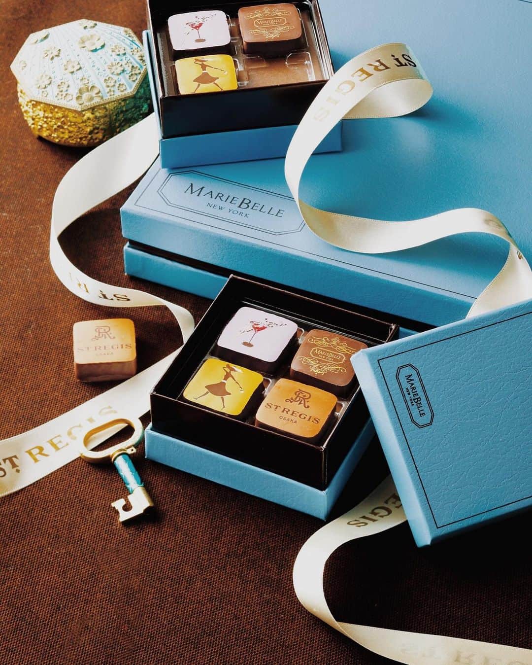 The St. Regis Osakaさんのインスタグラム写真 - (The St. Regis OsakaInstagram)「. MarieBelle Afternoon Tea from 8/1 to 10/30 ㅤㅤㅤㅤㅤㅤㅤㅤㅤㅤㅤ ニューヨーク生まれの セント レジス ホテル 大阪では、 ホテルとしては世界初となる マリベル @mariebelle_japan との 特別なコラボレーションを実現しました。  同じくNY発のマリベルが セント レジス ホテル大阪だけのために 考案したアフタヌーンティーメニューを 期間限定でご提供いたします。  Indulge in exclusive Chocolate Afternoon Tea featuring MarieBelle New York ㅤㅤㅤㅤㅤㅤㅤㅤㅤㅤㅤ MarieBelle Afternoon Tea from 8/1 to 10/30 ㅤㅤㅤㅤㅤㅤㅤㅤㅤㅤㅤ The St. Regis Osaka is delighted to announce the collaboration with MarieBelle, one of the most renowned dessert company in the world. ㅤㅤㅤㅤㅤㅤㅤㅤㅤㅤㅤ In celebration of their first collaboration with a luxury brand hotel such as The St. Regis, MarieBelle has created an exclusive Afternoon Tea menu featuring delectable chocolates for our luminaries (Limited time only). ㅤㅤㅤㅤㅤㅤㅤㅤㅤㅤㅤ @mariebelle_japan  #StRegis #LiveExquisite #MarriottBonvoy #stregisosaka #osaka #travelgram #travelphotography #luxuryhotel  #osakatravel #osakafood #osakagurmet #afternoontea #teatime #mariebelle  #mariebellejapan #chocolate #sweets #angle」7月5日 20時01分 - stregisosaka