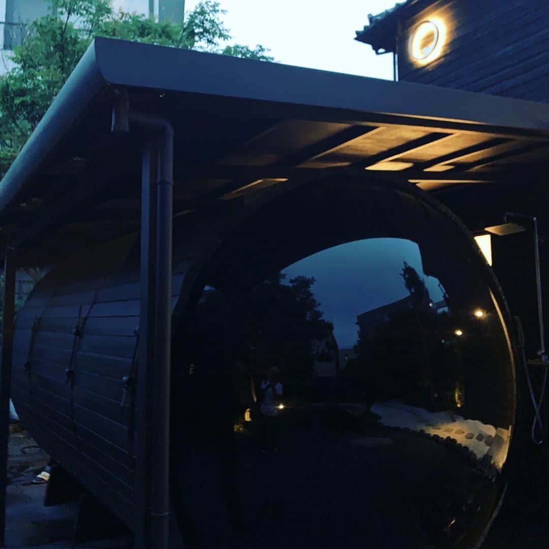 田中亜土夢さんのインスタグラム写真 - (田中亜土夢Instagram)「素敵な空間 “ZEN VAGUE”  @zenvague  #zenvague  #Kamakura #sauna #monochrome #monotone」7月5日 20時05分 - atom_tanaka_official
