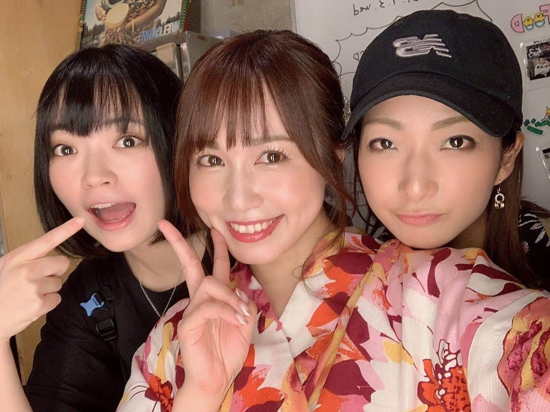 花瑛ちほさんのインスタグラム写真 - (花瑛ちほInstagram)「佳奈のライブに行ってきました🐒🐒 やっぱプロだなー佳奈は✨ そして応援してる人達もプロでしたw すごかった。。あれかっこいいね🥺  もっと佳奈の歌を聞きたいので次回はワンマンとかやってほしい🥺❤️ とりあえず、ぱんくん🐒おつかれ♡ うちの子1番🐒💓 (可愛くてむかついたのでブレてるやつ🐒)」7月5日 20時30分 - eichan1117