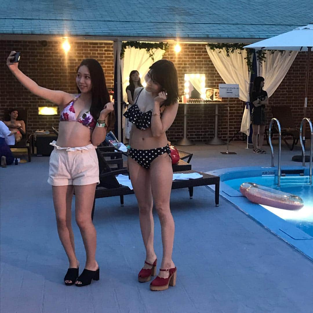 GINGERさんのインスタグラム写真 - (GINGERInstagram)「GINGER Premium Night Poolが本日より開催⛱🐳 初日となる本日はお仕事帰りにたくさんの方に来場いただきました😍 また、この日のためにGINGER読者で結成されたナイトプール実行委員が考えてきた楽しいコンテンツ満載です💖 明日、明後日に来場される方もお楽しみに😋 #ginger_pool2019  #ドゥラメール  #フラロッソ #グランドプリンスホテル新高輪 #ナイトプール #gingermagazine  #ginger #ジンジャー #gingerweb」7月5日 20時25分 - ginger_magazine