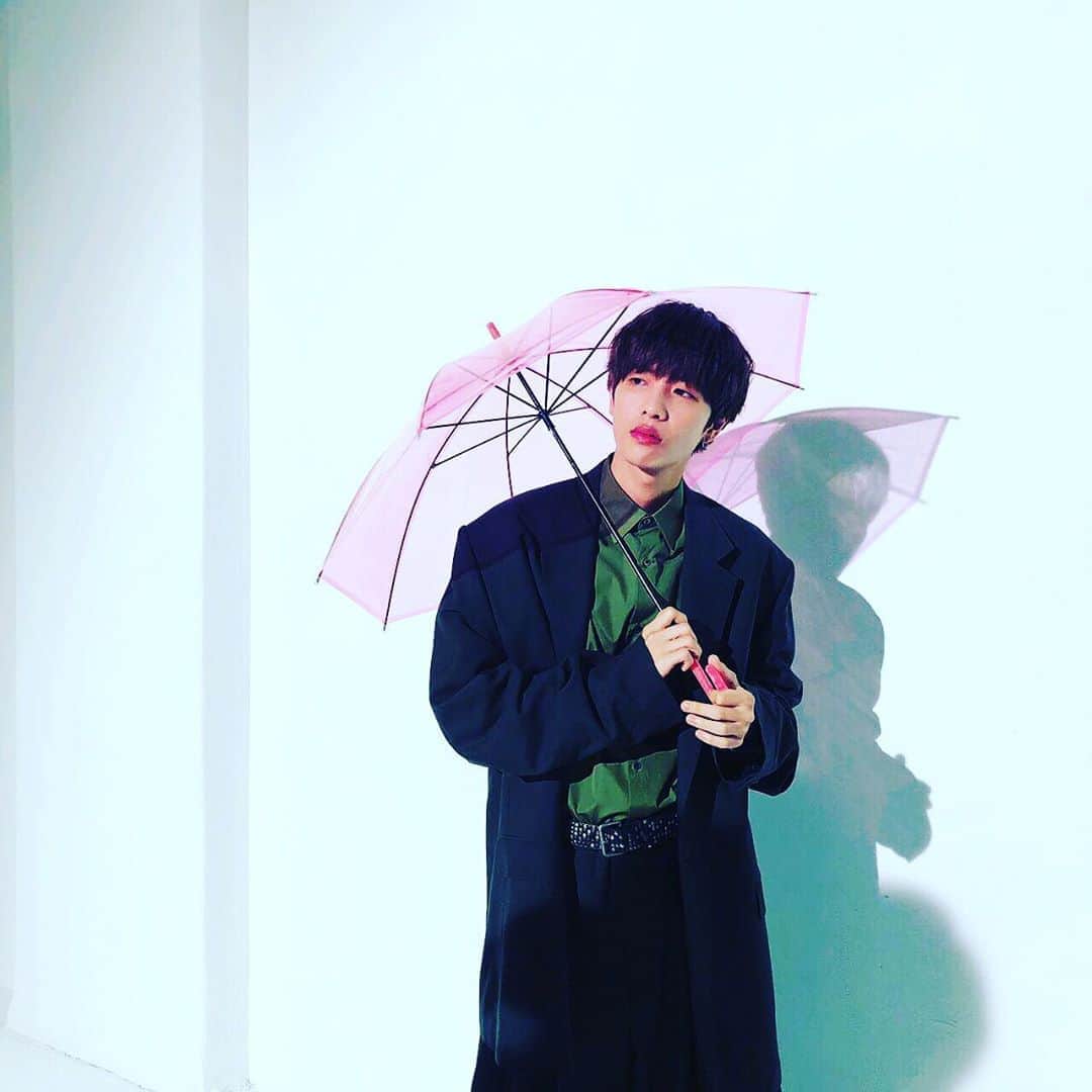 志尊淳さんのインスタグラム写真 - (志尊淳Instagram)「雨さんよ。そろそろいいかな。  #取材にて」7月5日 20時31分 - jun_shison0305