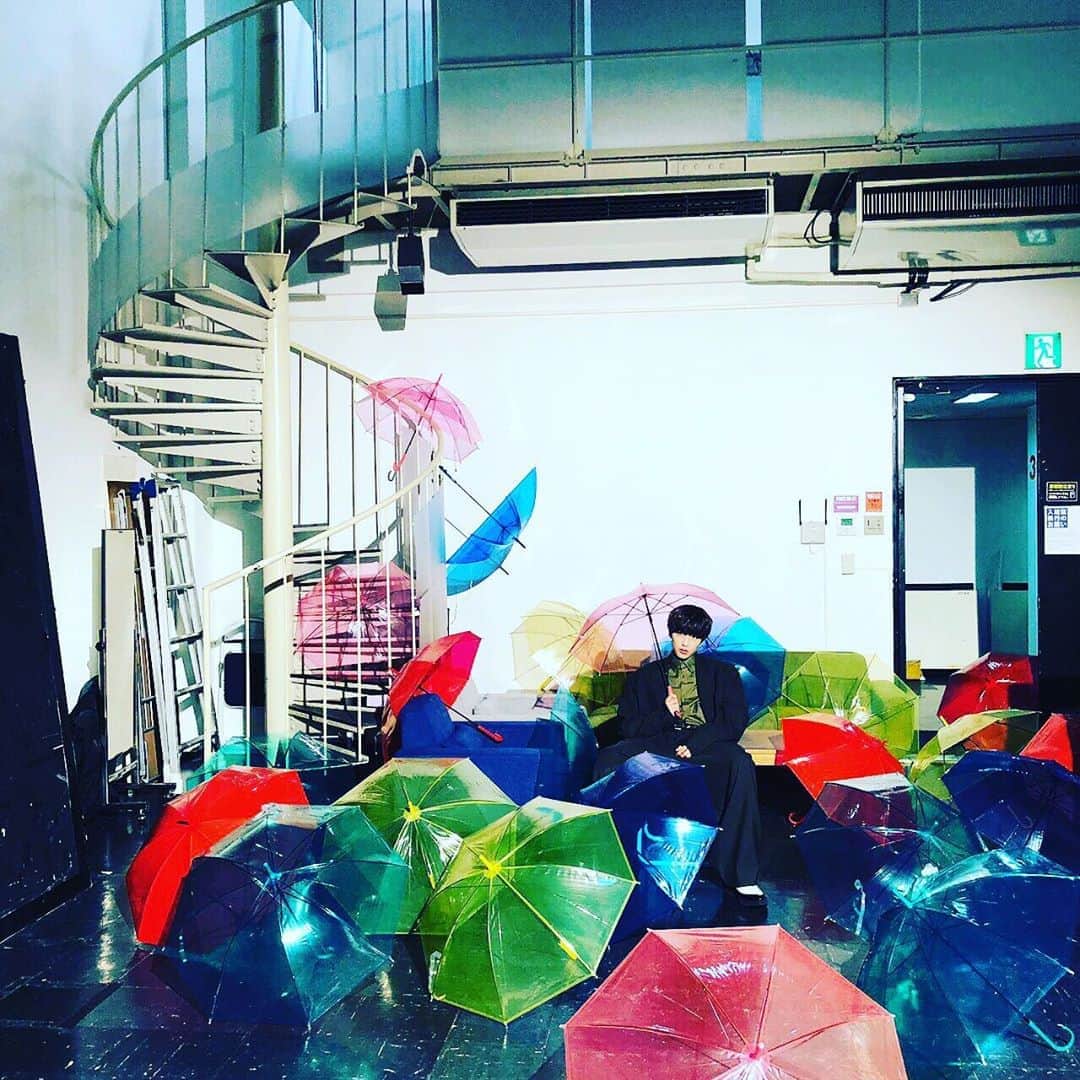 志尊淳さんのインスタグラム写真 - (志尊淳Instagram)「雨さんよ。そろそろいいかな。  #取材にて」7月5日 20時31分 - jun_shison0305