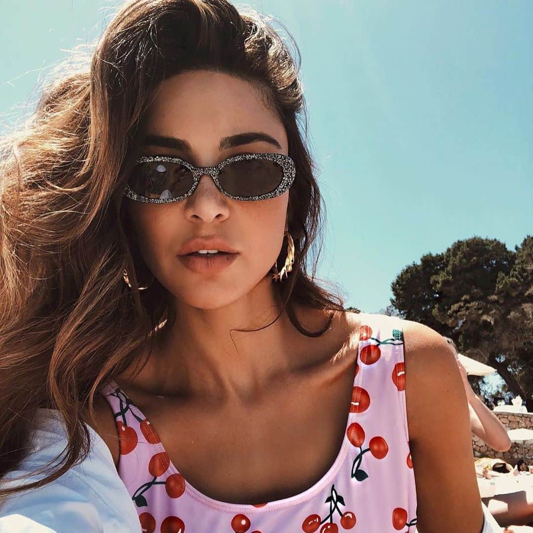 Blonde Saladさんのインスタグラム写真 - (Blonde SaladInstagram)「AS SEEN ON INSTAGRAM: s is for summer and sunnies, find out the coolest spotted on our fav It-girls ⚡🌈 #theblondesalad #sunnies #asseeninstagram #trend #fashion」7月5日 20時40分 - theblondesalad
