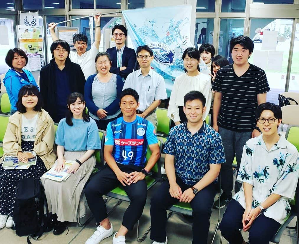 近藤慎吾さんのインスタグラム写真 - (近藤慎吾Instagram)「今日は茨城大学の素敵な取組「iOPラボ」のゲストとして茨城大学へお邪魔して来ました。大学生や多くの皆さんと接する事で多くの刺激をもらいました。 今回のイベントの実施に向けてご協力頂いた皆さんに改めて感謝です。 一緒に水戸を盛り上げていきましょう！  #水戸ホーリーホック  #茨城大学 #iOP #サザコーヒー  https://www.ibaraki.ac.jp/commit/ioplab/2019/06/170930.html」7月5日 20時45分 - kondoshingo0223