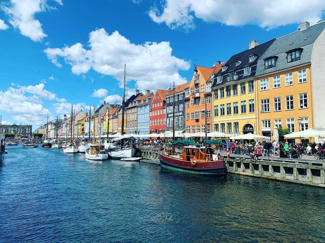 名波はるかさんのインスタグラム写真 - (名波はるかInstagram)「絵本の中のようです💖#ニューハウン #copenhagen #denmark🇩🇰 #traveler #海外転々 #nanamiharuka #ビットコインクィーン」7月5日 20時48分 - nanamiharukatraveler