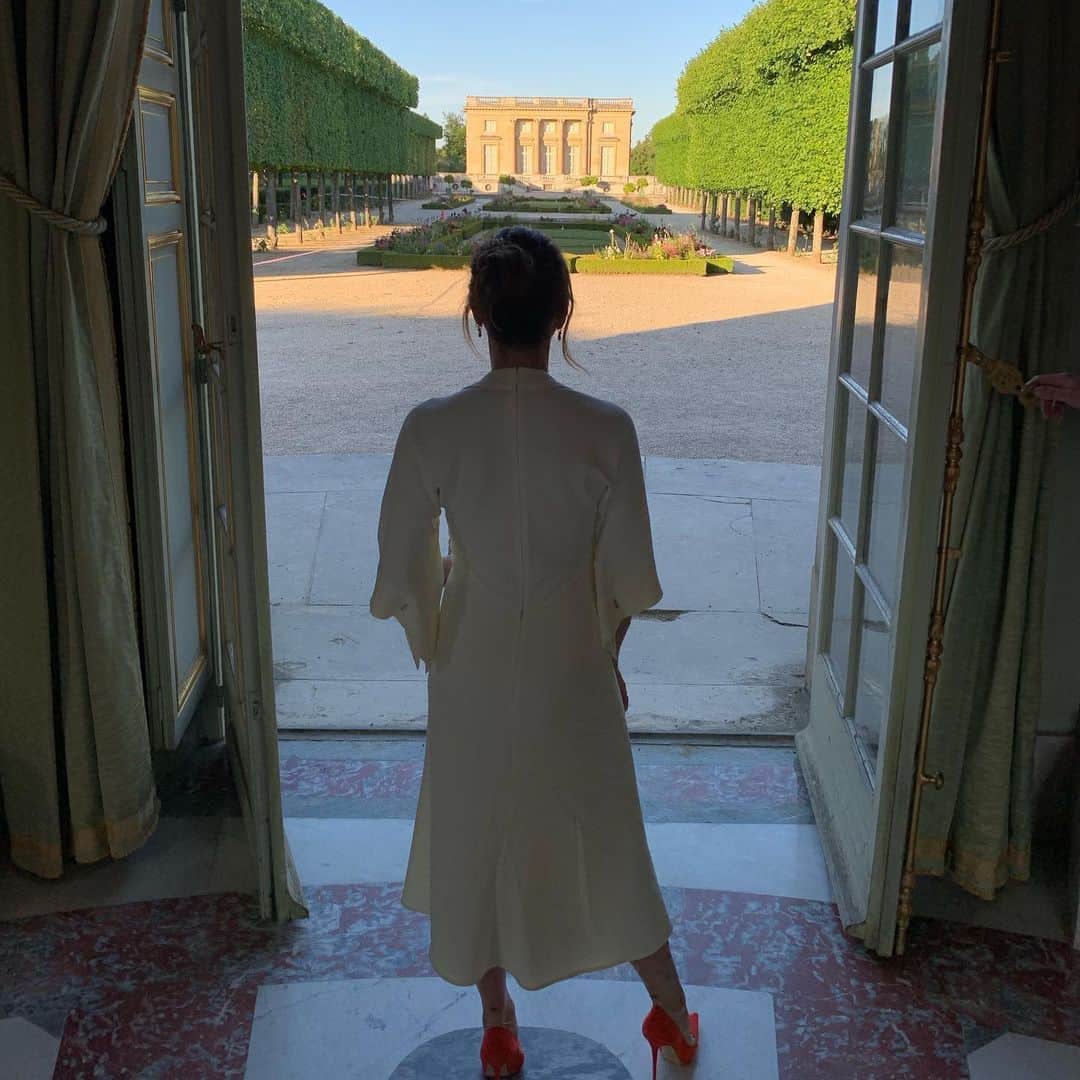 デビッド・ベッカムさんのインスタグラム写真 - (デビッド・ベッカムInstagram)「Most amazing visit to Le Château de Versailles on a very special day.. Thank you to everyone for making it so memorable @chateauversailles One of the most beautiful places I’ve ever seen ♥️ @victoriabeckham 🇫🇷」7月5日 20時49分 - davidbeckham