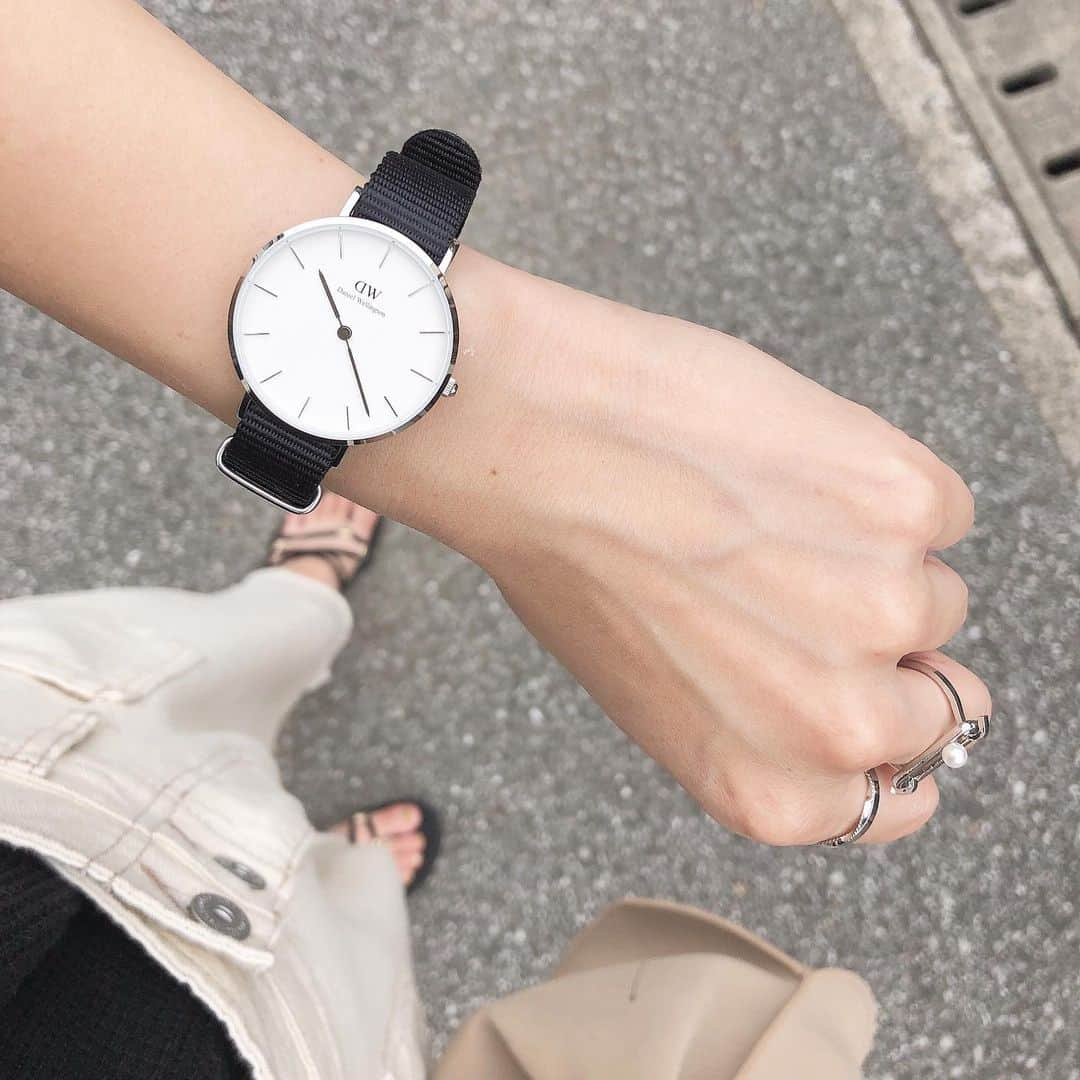 moyooonnさんのインスタグラム写真 - (moyooonnInstagram)「. 付けてる時計は  @danielwellington  でした❁❁ シンプルなデザインで 合わせやすい♡ 今ならお得なサマーキャンペーン開催中だそう😘✨ クーポンコード発行して頂きました♡ 👉 15％OFFクーポンコードmoyon （9/30まで有効、公式サイトのみ） .  7月15日までの期間限定で ①腕時計とストラップの購入で20％OFF ②対象腕時計の購入でストラップ無料 ③Classyシリーズ期間限定復活＆対象腕時計30％OFF ＜15%OFFクーポンコード併用可＞ 公式サイト↓ https://www.danielwellington.com/jp . . .  #今日の服#コーデ#今日のコーデ#ママコーデ#シンプルコーデ#outfit#ootd#kurashiru#ロカリ#おちびコーデ#locari#ootd_kob#ponte_fasion#mineby3mootd#152cm#152cmコーデ#低身長コーデ #ダニエルウェリントン #dwサマーオファー#腕時計」7月5日 21時01分 - moyooonn