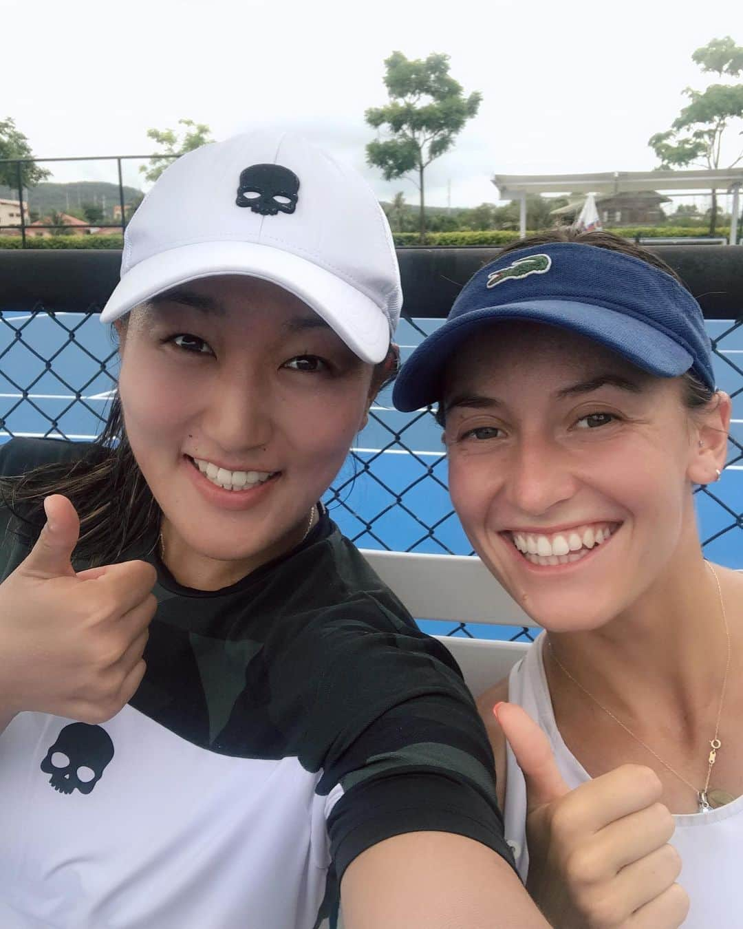 奥野彩加さんのインスタグラム写真 - (奥野彩加Instagram)「タイでの大会、ダブルス決勝戦進出〜🎾🇹🇭 毎日雨で☔️湿度も高くて中々タフな環境だけど、気合い〜🔥 目標はただ一つだけ。 #明日も頑張ろう  #応援宜しくお願いします 📣🤲 #試合後のスマイル • •  #テニス #トレーニング #アスリート #ジム #筋トレ #筋トレ女子 #スポーツ #tennis #sports #life #gym #training #fitness #fit #athlete #japanese #smile #tennisplayer #work #테니스 #연습 #훈련 #스포츠  #운동 #love」7月5日 21時01分 - ayakaokuno