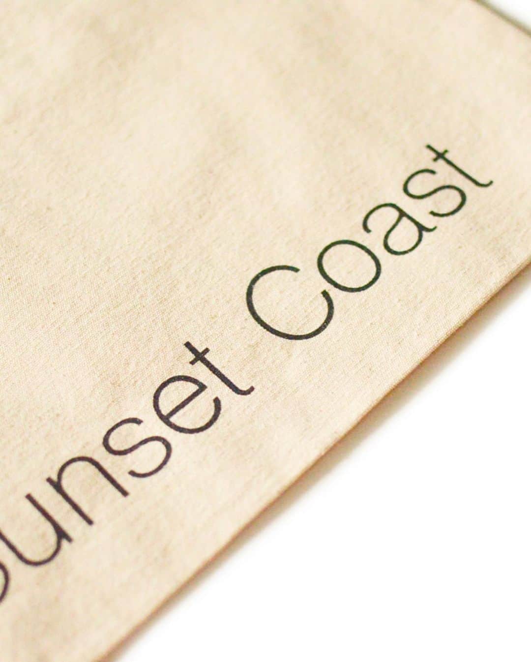 KENNY（吉原健司）さんのインスタグラム写真 - (KENNY（吉原健司）Instagram)「マイメンがやってる @sunsetcoast_official より、 本日21:00からベーシックロゴTの再販とサコッシュの販売がスタートするそうです！よかったらフォローしてな🤙🏾 follow @sunsetcoast_official #sunset_co」7月5日 21時06分 - kenny_yoshihara